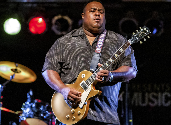 Larry McCray playing tribute to Albert king