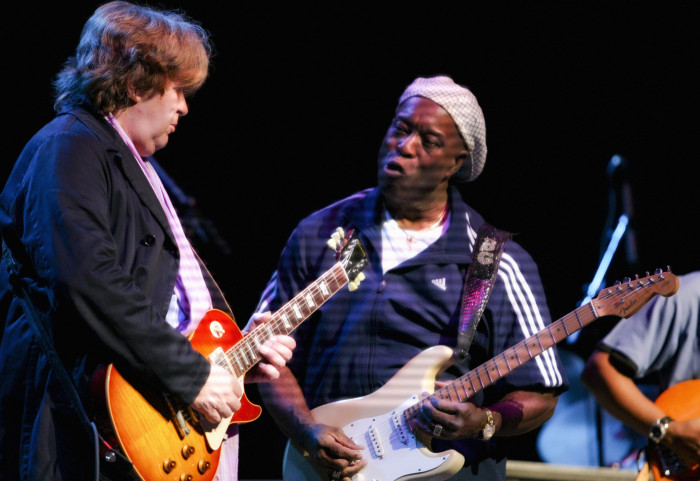 Mick Taylor and Buddy Guy playing a little "Red House"
