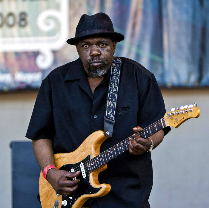 Lurrie Bell playing a little Chicago blues